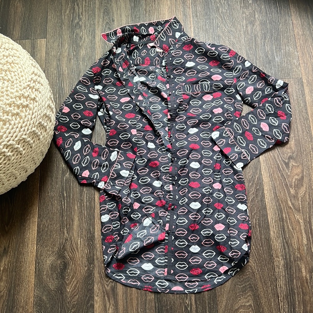 Vs Lips Button Down - image 1